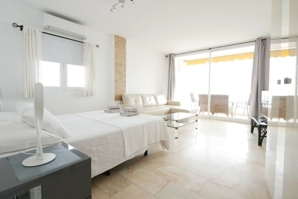 Top Floor Apartment Puerto de Cabopino Málaga - image 11