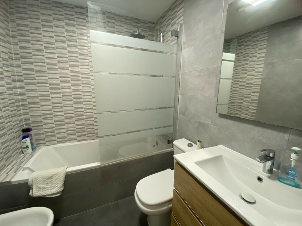 Middle Floor Apartment Fuengirola Málaga - image 6