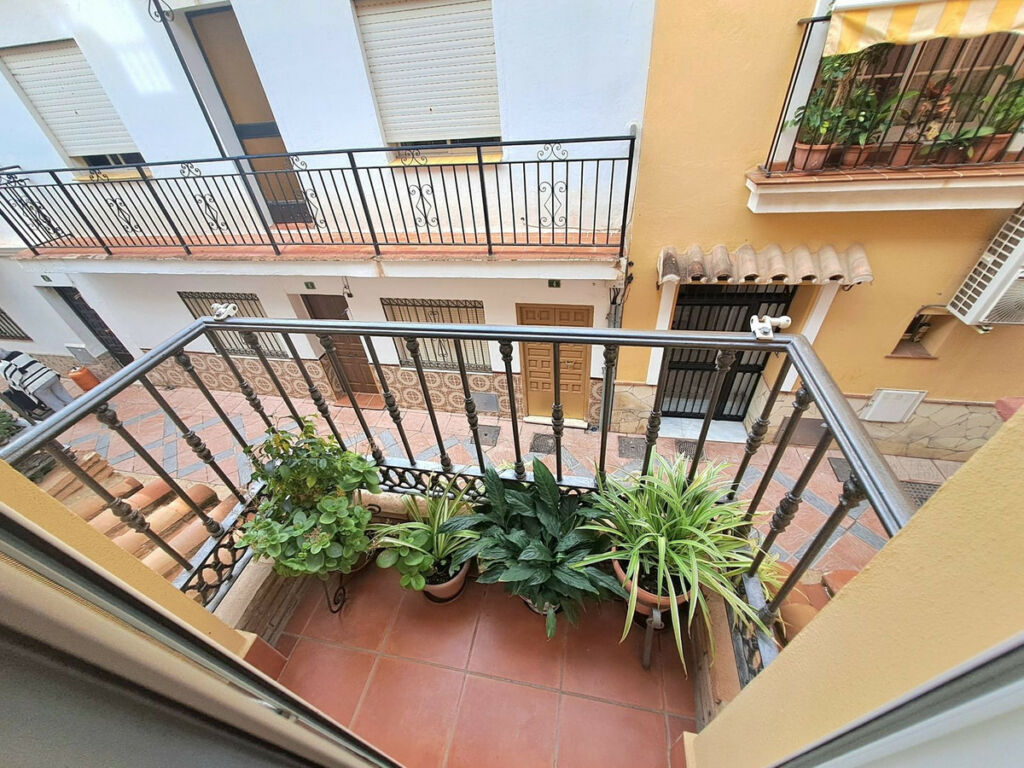 Middle Floor Apartment Fuengirola Málaga - image 6