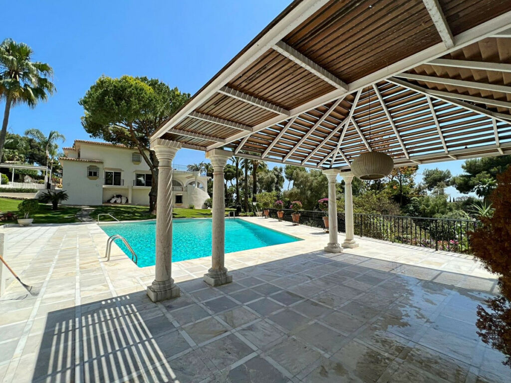 Detached Villa Río Real Málaga - image 9