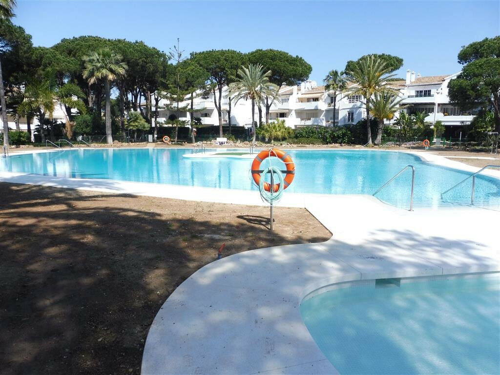 Penthouse Guadalmina Baja Málaga - image 6