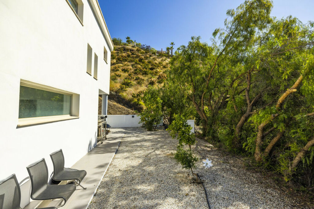 Detached Villa Sayalonga Málaga - image 60