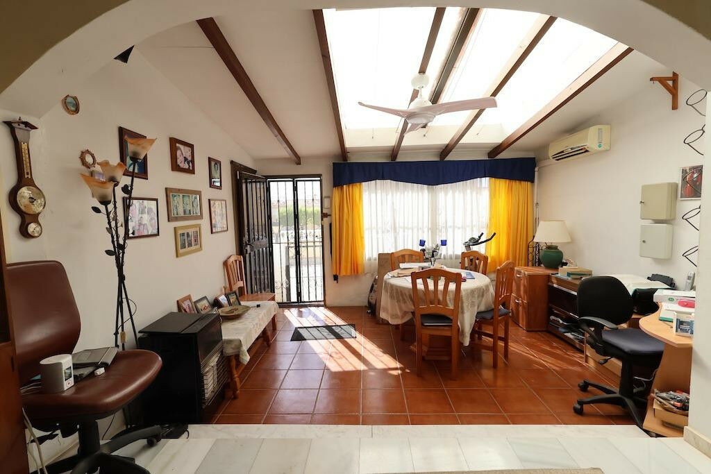Townhouse Villamartin Alicante - image 8