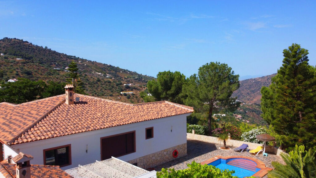 Detached Villa Sayalonga Málaga