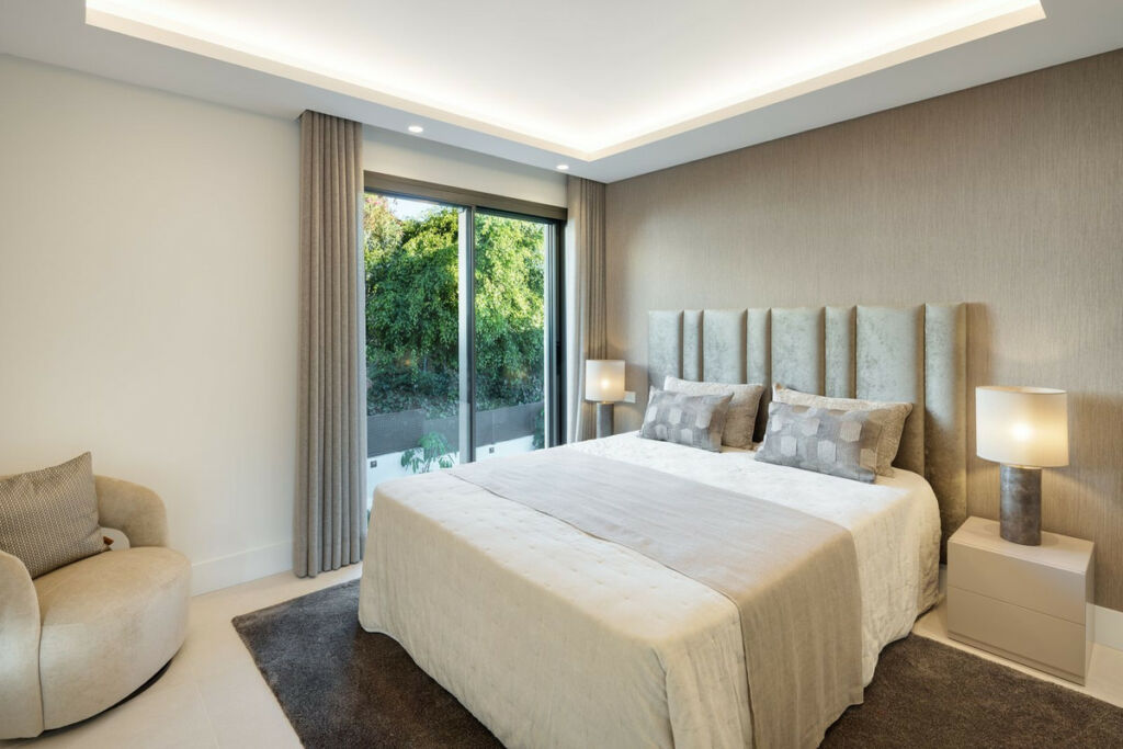 Detached Villa Nueva Andalucía Málaga - image 11