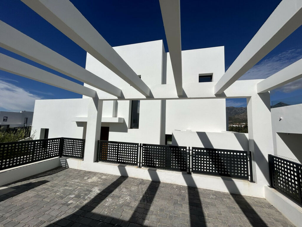 Detached Villa Río Real Málaga - image 7