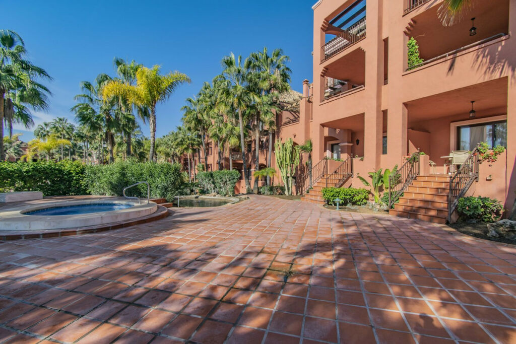 Ground Floor Apartment Puerto Banús Málaga - image 7