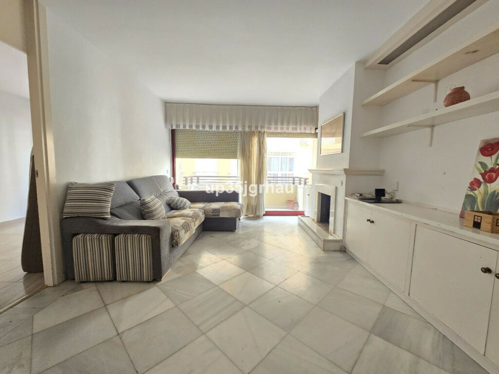 Middle Floor Apartment Estepona Málaga - image 7