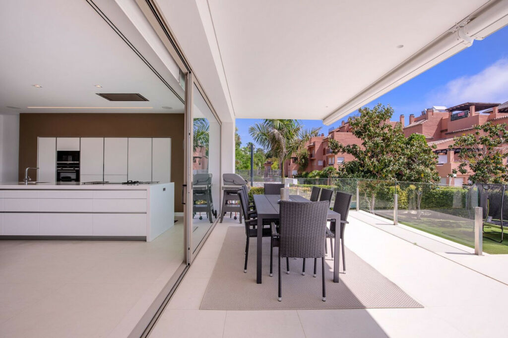 Detached Villa Guadalmina Baja Málaga - image 8