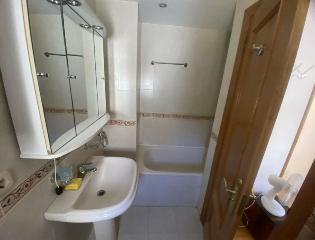 Middle Floor Apartment Benahavís Málaga - image 8
