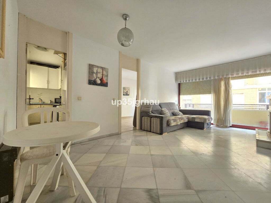 Middle Floor Apartment Estepona Málaga - image 8