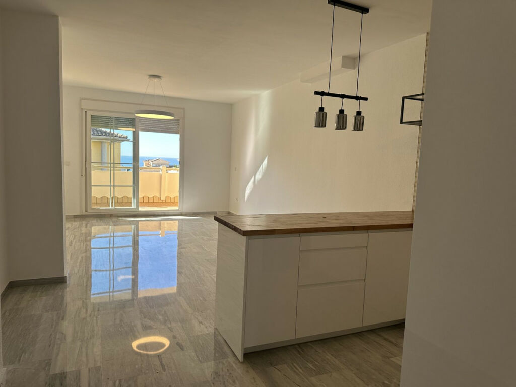 Middle Floor Apartment Cabopino Málaga - image 9
