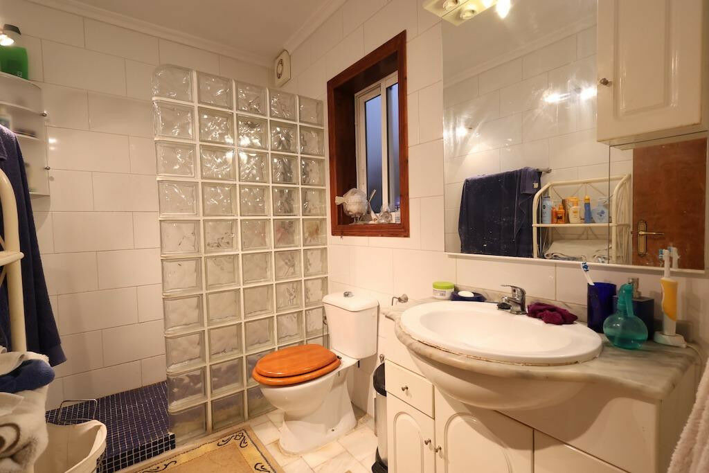Townhouse Villamartin Alicante - image 9