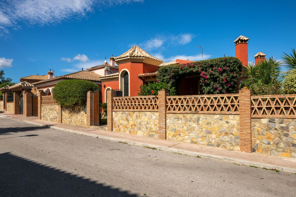 Detached Villa Alhaurín de la Torre Málaga - image 8