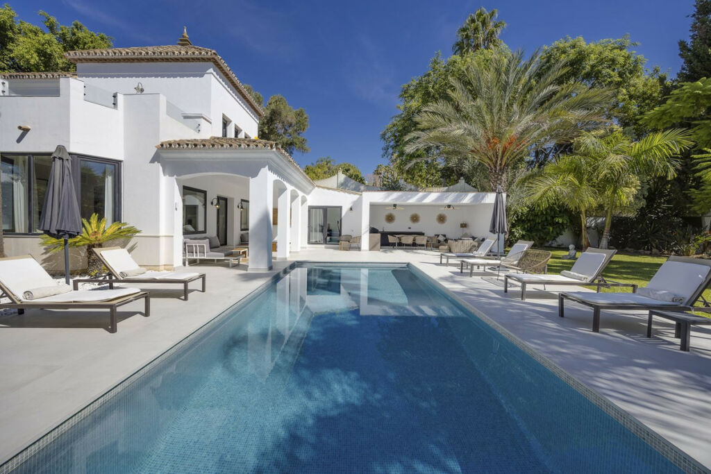 Detached Villa El Paraiso Málaga - image 9