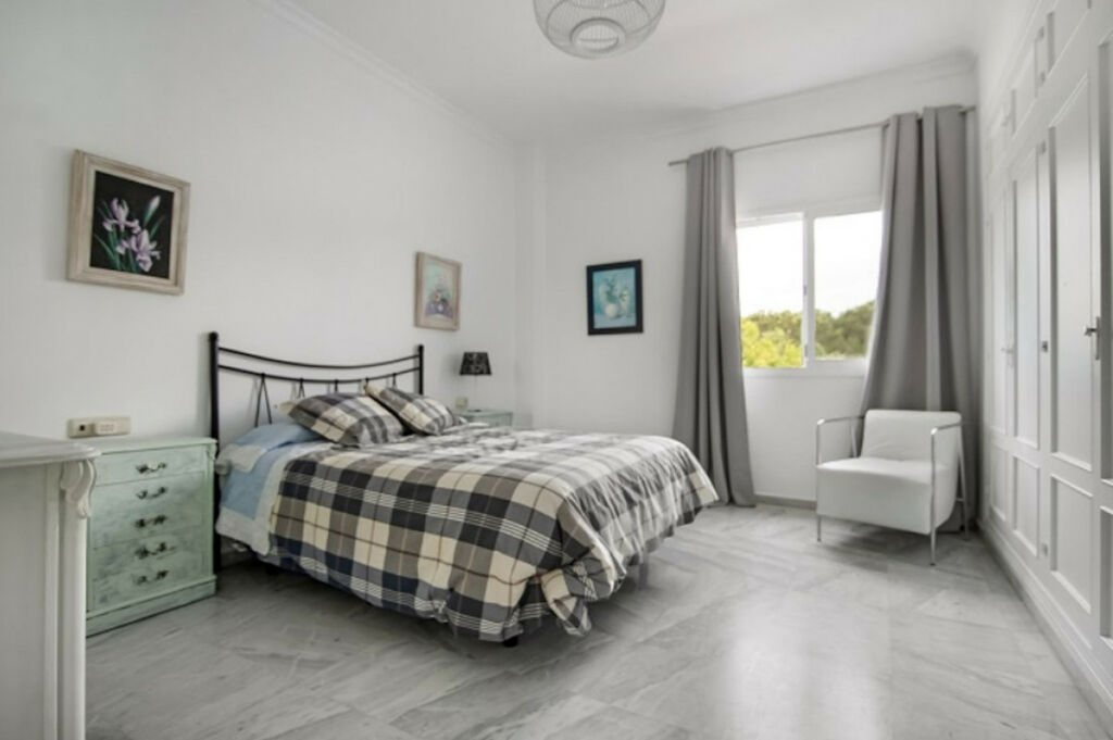 Detached Villa Sotogrande Alto Cádiz - image 8