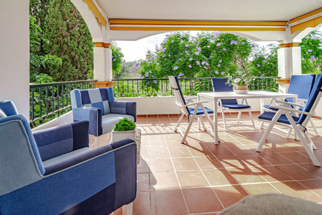 Middle Floor Apartment Nueva Andalucía Málaga - image 8