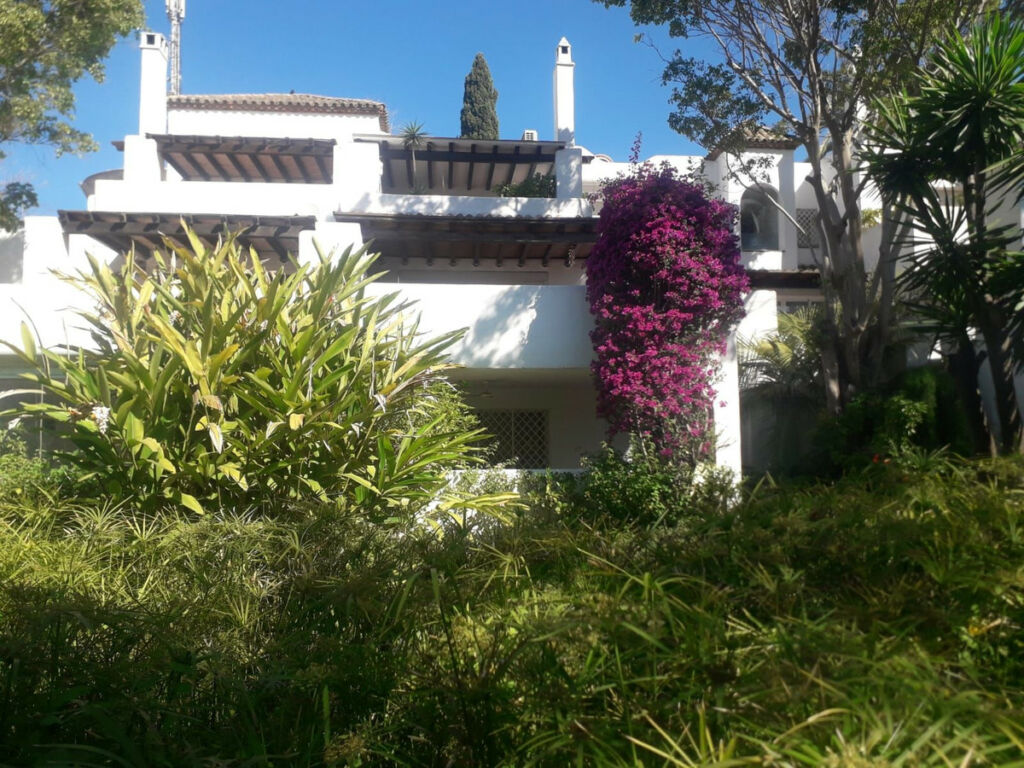 Penthouse Guadalmina Baja Málaga - image 8