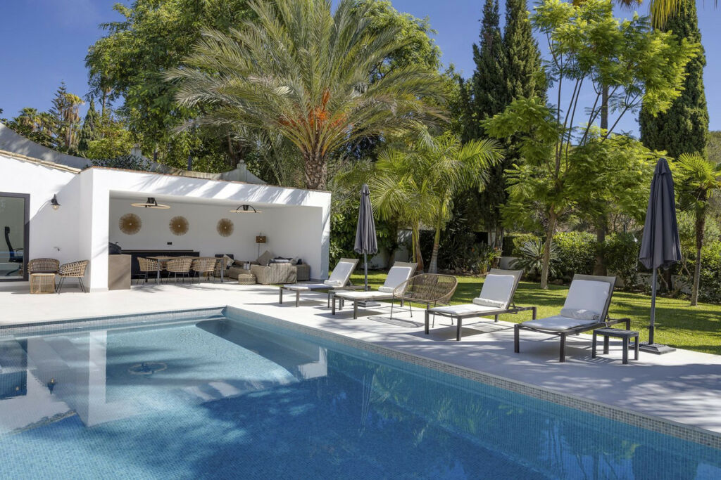 Detached Villa El Paraiso Málaga - image 10