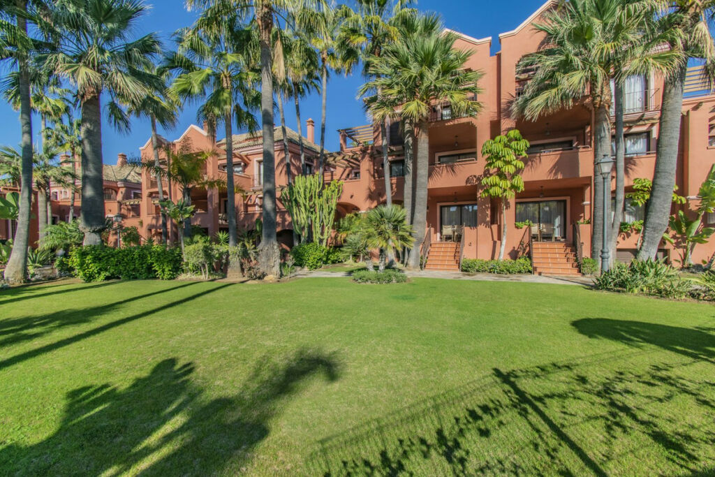 Ground Floor Apartment Puerto Banús Málaga - image 9