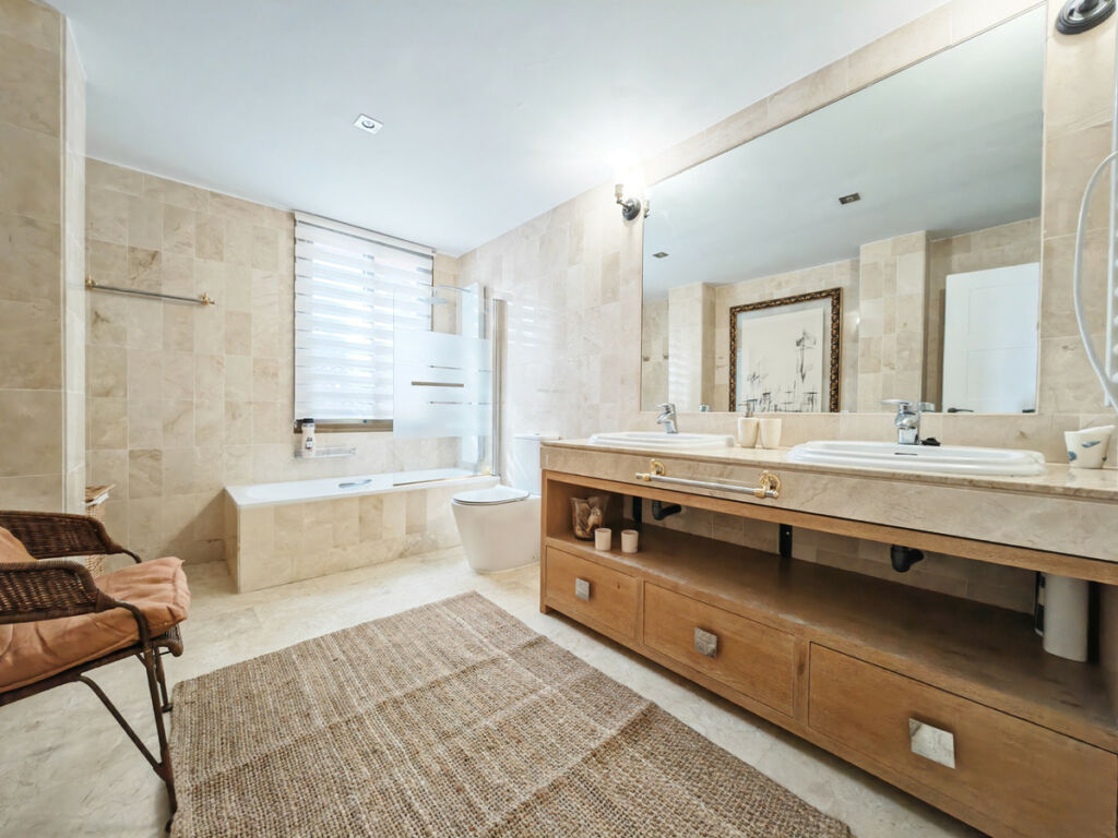 Middle Floor Apartment La Mairena Málaga - image 6