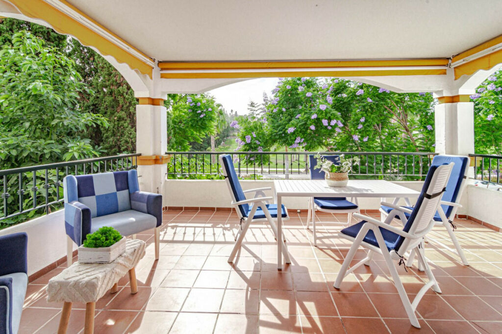 Middle Floor Apartment Nueva Andalucía Málaga - image 9