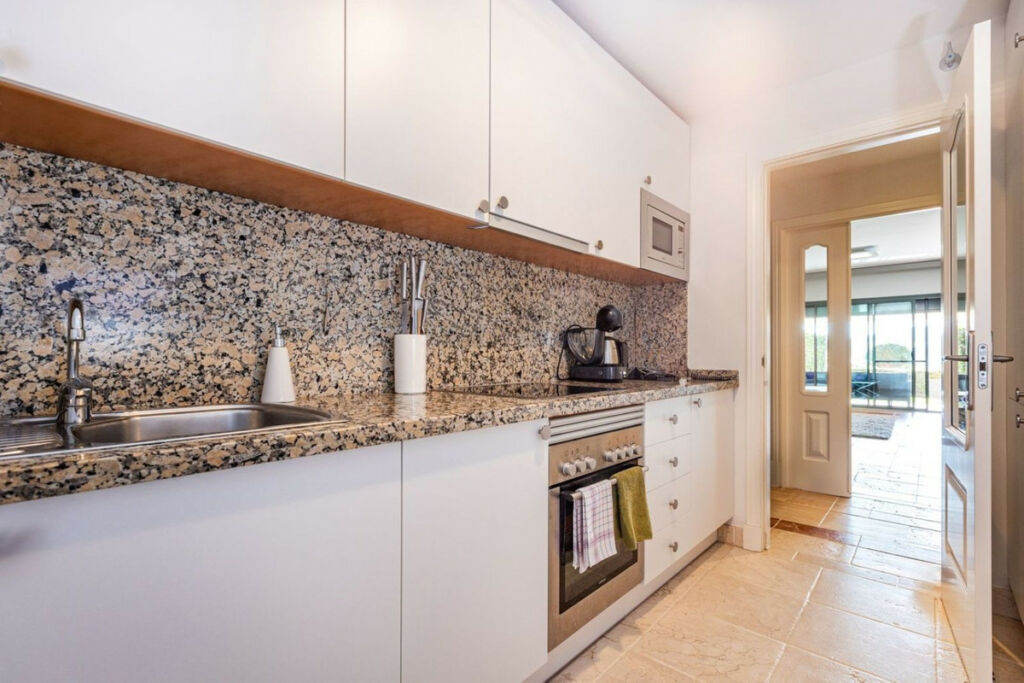 Ground Floor Apartment Benahavís Málaga - image 9