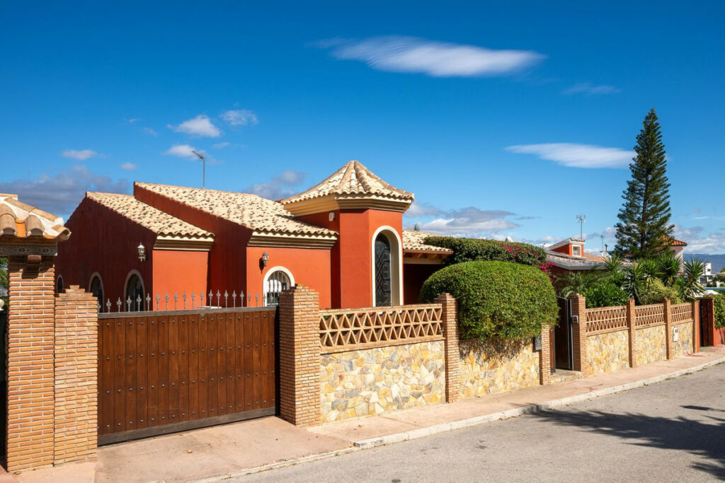 Detached Villa Alhaurín de la Torre Málaga - image 9