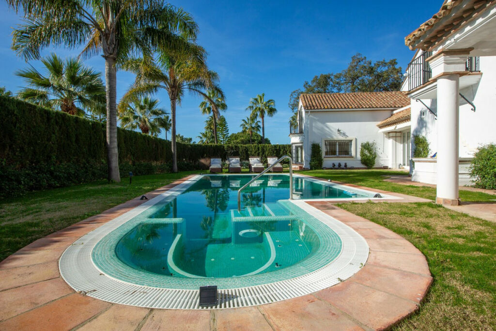 Detached Villa Sotogrande Cádiz - image 9