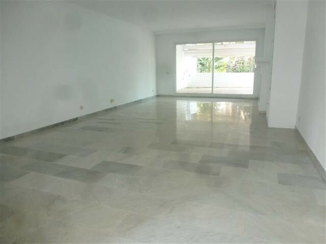 Penthouse Guadalmina Baja Málaga - image 9