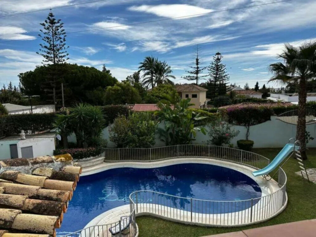 Detached Villa Marbella Málaga - image 9