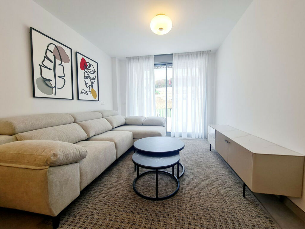 Middle Floor Apartment Elviria Málaga - image 5