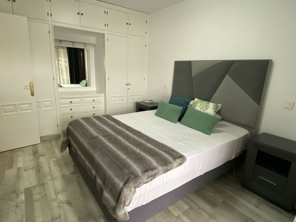 Middle Floor Apartment Atalaya Málaga - image 9