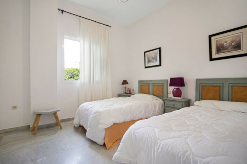 Detached Villa Sotogrande Alto Cádiz - image 9
