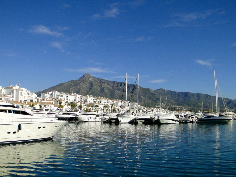 Middle Floor Apartment Puerto Banús Málaga