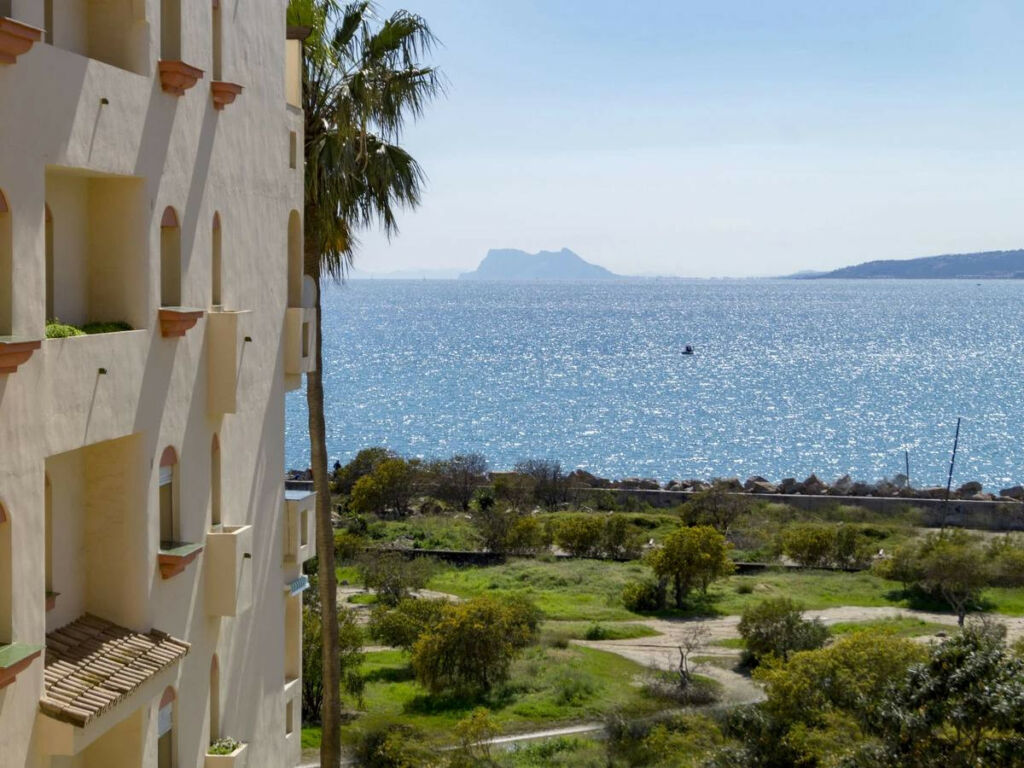 Ground Floor Apartment Estepona Málaga - image 2
