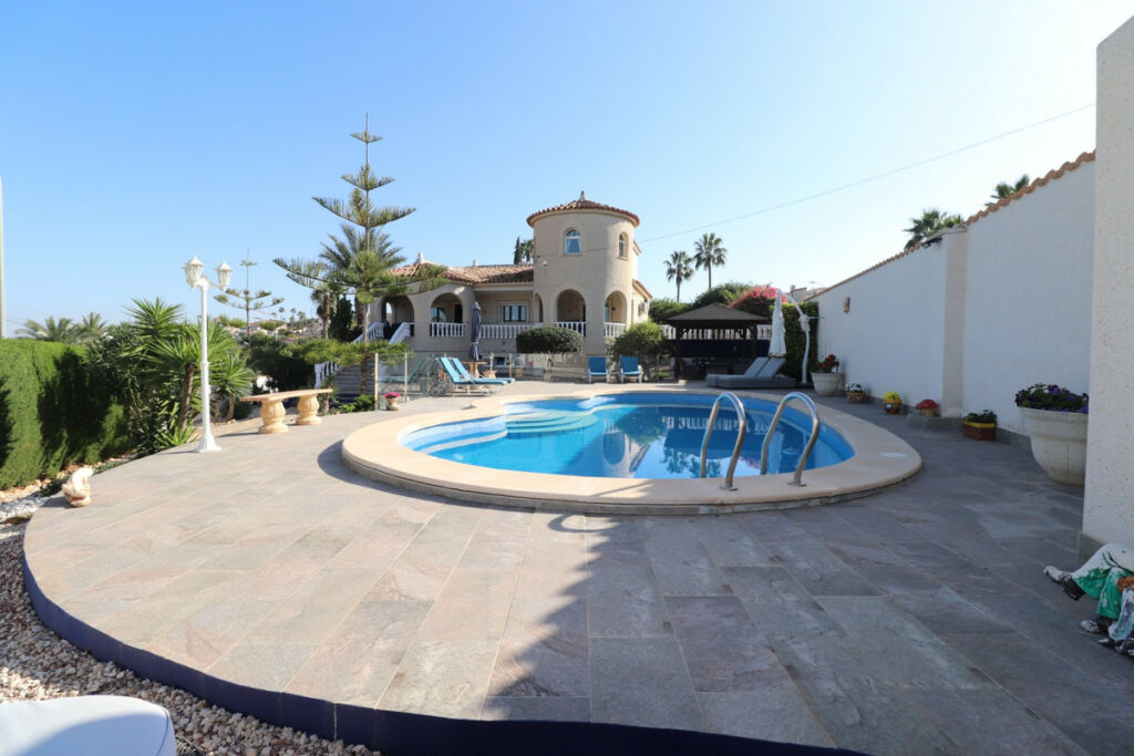 Detached Villa Algorfa Alicante - image 2