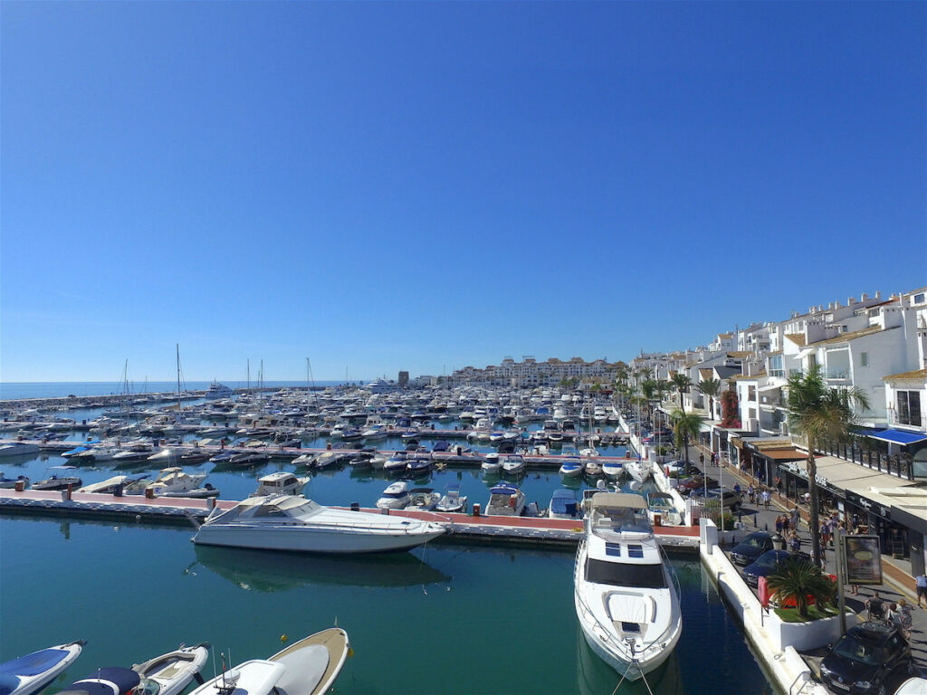 Middle Floor Apartment Puerto Banús Málaga