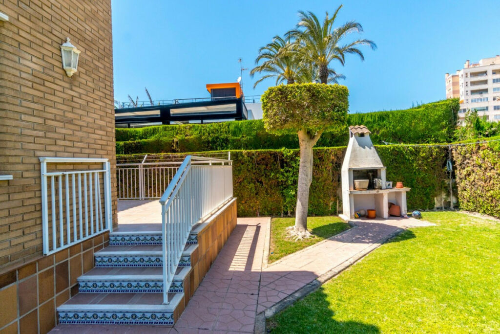 Detached Villa La Veleta Alicante - image 10
