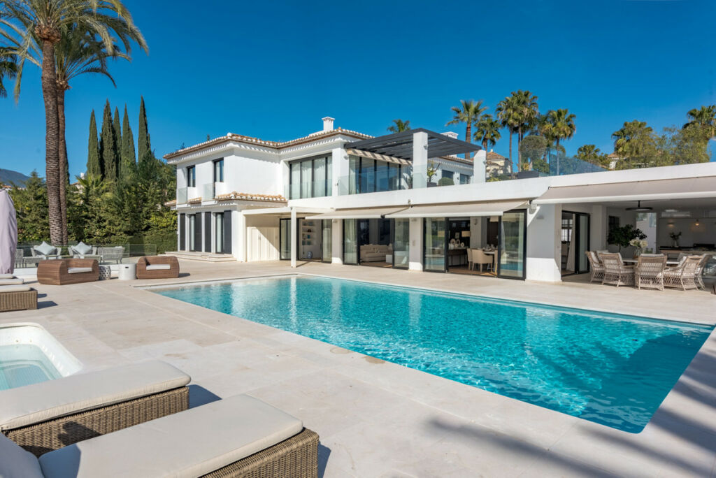 Detached Villa Nueva Andalucía Málaga - image 10