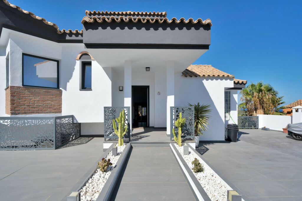 Detached Villa La Línea Cádiz - image 10