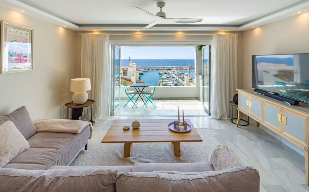 Middle Floor Apartment Puerto Banús Málaga - image 5