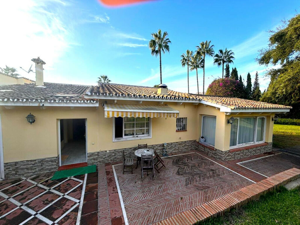 Detached Villa Elviria Málaga - image 19