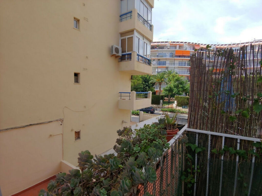 Middle Floor Apartment Fuengirola Málaga - image 10