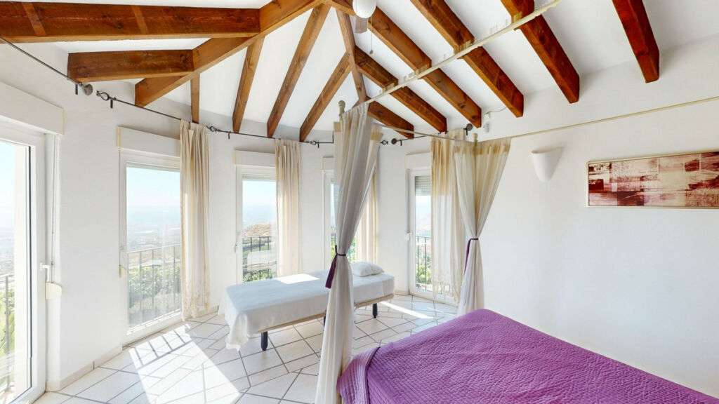 Detached Villa Benajarafe Málaga - image 11