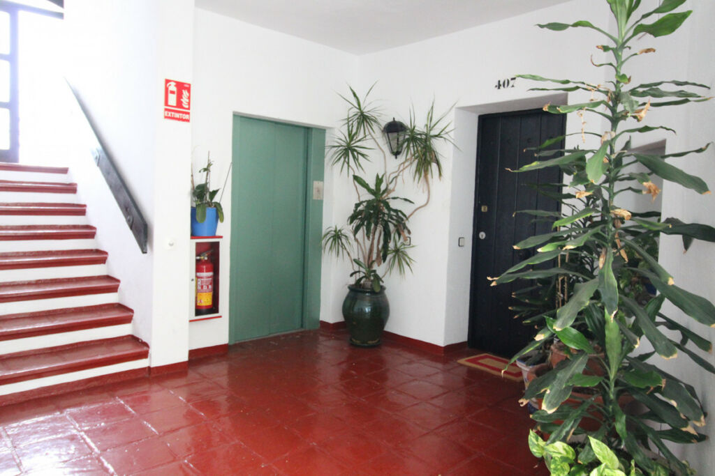Middle Floor Apartment Puerto Banús Málaga - image 11
