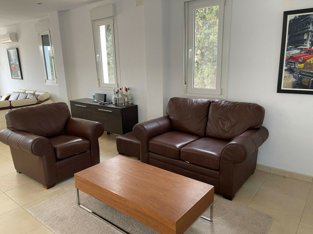 Detached Villa Monforte Del Cid Alicante - image 11