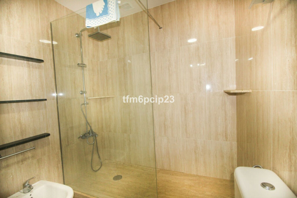 Townhouse La Duquesa Málaga - image 11
