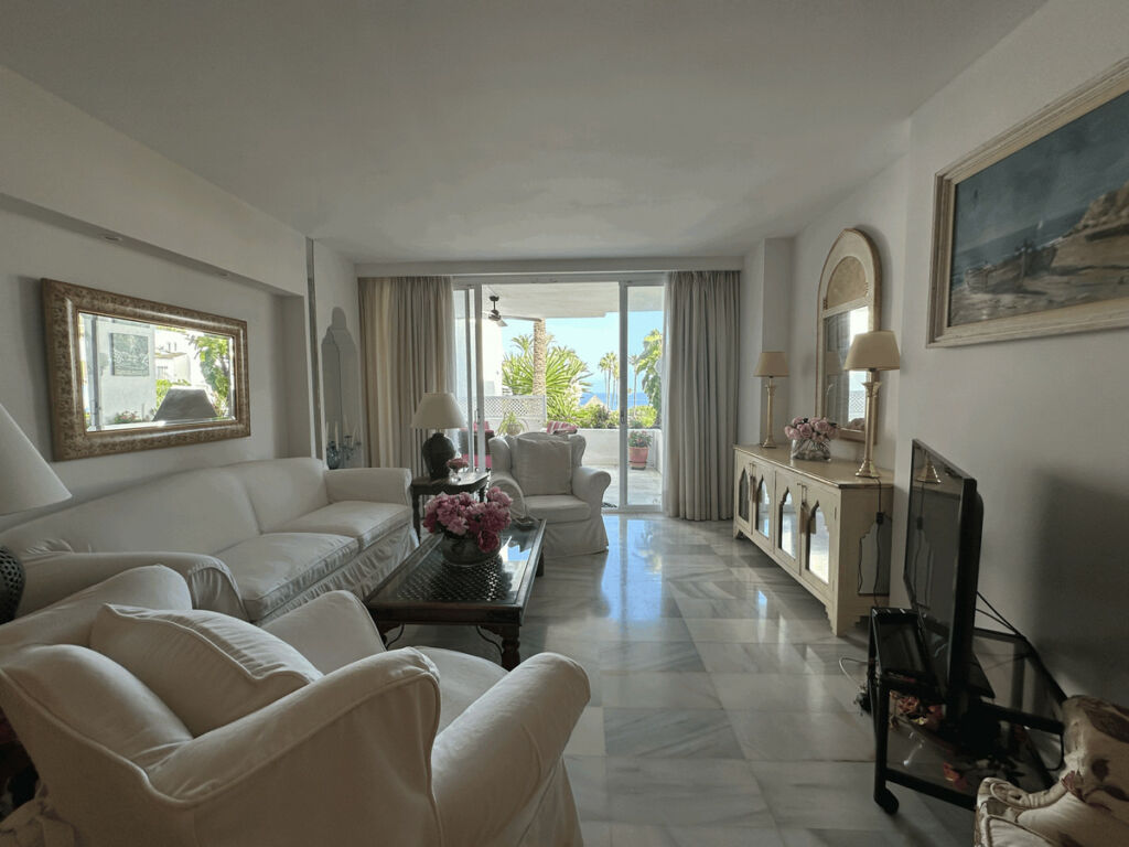 Middle Floor Apartment Estepona Málaga - image 11