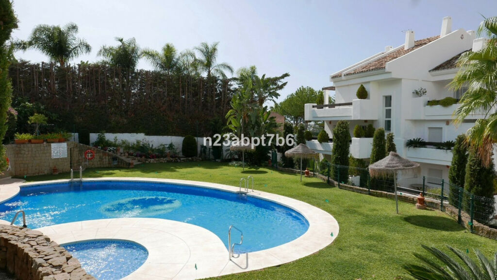 Middle Floor Apartment Aloha Málaga - image 11